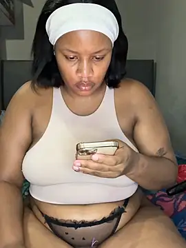 Snapshot of MimiCurves chatting on February 2026 05:05:02 PM MimiCurves online show from February 2026 05:05:02 PM