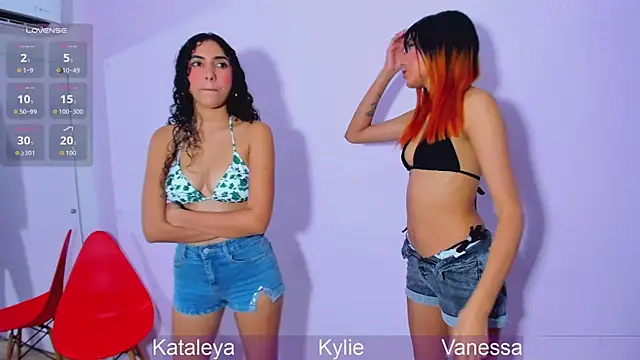 Wetnaughtygirls online show from October 2025 01:31:02 AM