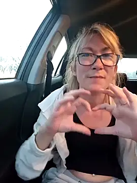 Snapshot of Timide_girl2 chatting on March 2025 02:56:01 PM Timide girl2 online show from March 2025 02:56:01 PM