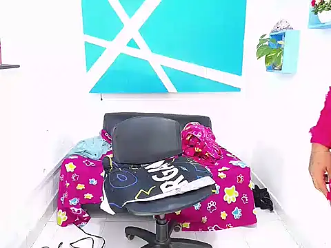 Snapshot of Mady_Kolemam chatting on December 2024 09:51:01 AM Mady Kolemam online show from December 2024 09:51:01 AM