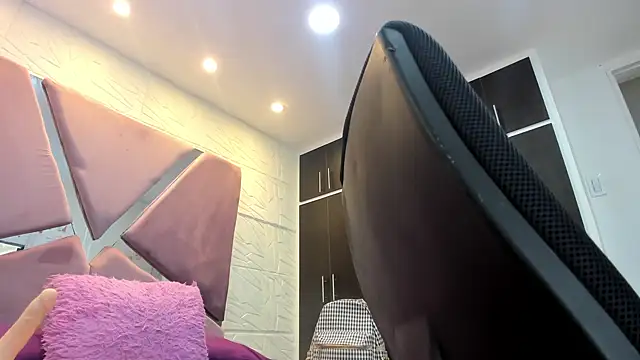 Charlotte Ice1 online show from December 2024 04:20:01 PM