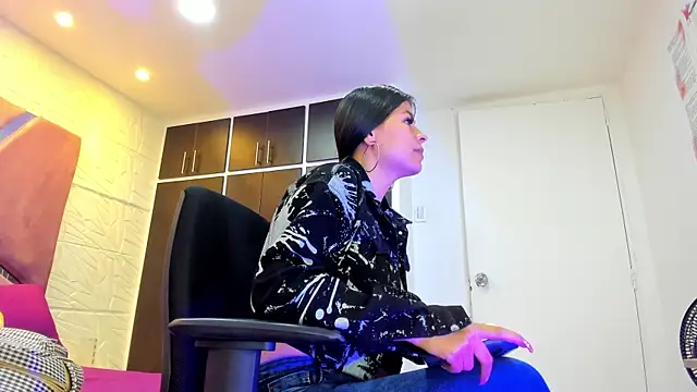 Charlotte Ice1 online show from February 2025 05:05:02 PM