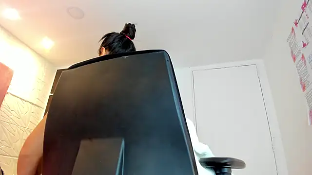 Charlotte Ice1 online show from February 2025 04:09:02 PM