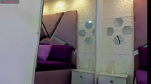 Charlotte Ice1 online show from September 2025 04:45:01 PM