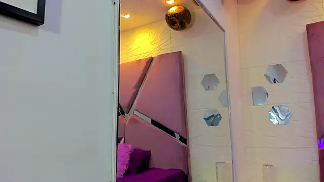 Charlotte Ice1 online show from November 2025 04:19:01 PM