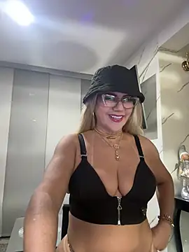 LARIANA RIVERA23 online show from June 2026 07:25:01 AM