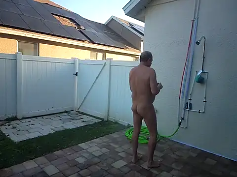 Snapshot of theclubist111 chatting on February 2025 01:06:01 PM theclubist111 online show from February 2025 01:06:01 PM