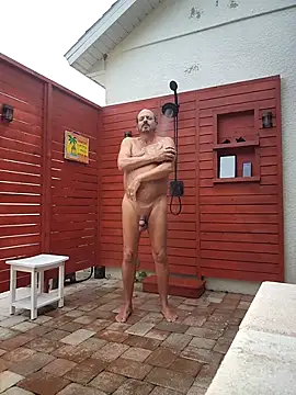 Snapshot of theclubist111 chatting on May 2026 03:40:02 PM theclubist111 online show from May 2026 03:40:02 PM