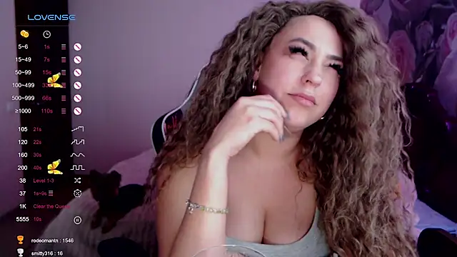 Snapshot of _Just_a_queen_3 chatting on December 2024 09:46:01 PM Just a queen 3 online show from December 2024 09:46:01 PM