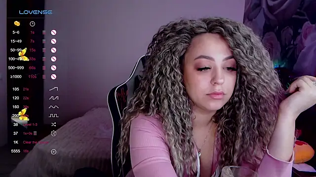 Snapshot of _Just_a_queen_3 chatting on December 2024 08:59:01 AM Just a queen 3 online show from December 2024 08:59:01 AM