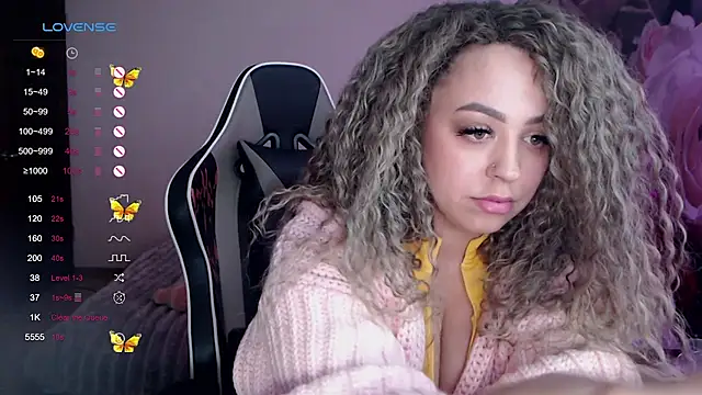 Snapshot of _Just_a_queen_3 chatting on February 2025 09:27:01 AM Just a queen 3 online show from February 2025 09:27:01 AM