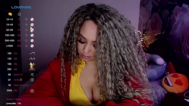 Snapshot of _Just_a_queen_3 chatting on February 2025 05:51:02 PM Just a queen 3 online show from February 2025 05:51:02 PM