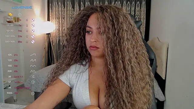 Snapshot of _Just_a_queen_3 chatting on September 2025 09:33:01 AM Just a queen 3 online show from September 2025 09:33:01 AM