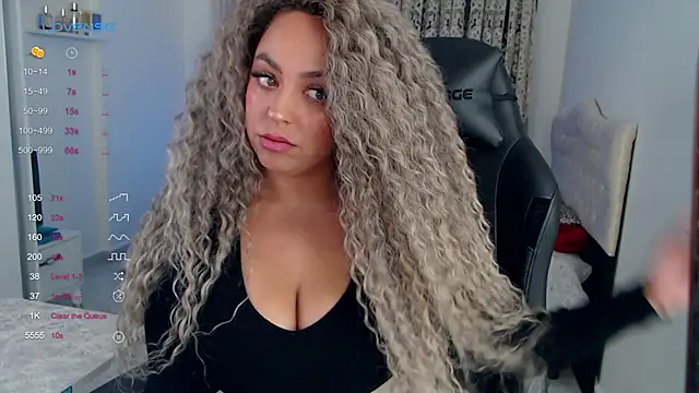 Snapshot of _Just_a_queen_3 chatting on October 2025 01:01:01 PM Just a queen 3 online show from October 2025 01:01:01 PM