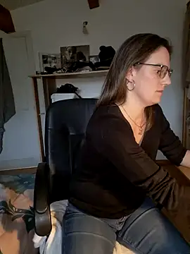 SpiceLea online show from January 2025 02:47:02 PM