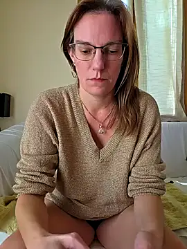 SpiceLea online show from September 2025 01:57:02 PM