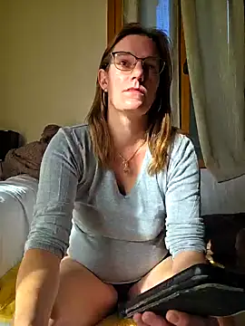 SpiceLea online show from September 2025 08:30:01 AM