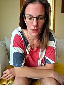 SpiceLea online show from October 2025 04:30:01 PM