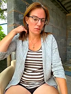 Snapshot of SpiceLea chatting on June 2026 07:25:02 AM SpiceLea online show from June 2026 07:25:02 AM