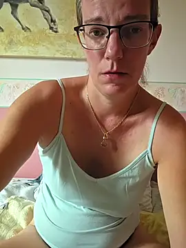Snapshot of SpiceLea chatting on July 2026 02:01:02 PM SpiceLea online show from July 2026 02:01:02 PM