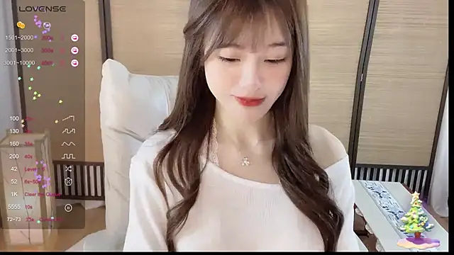 Snapshot of Yuuuuuly chatting on December 2024 12:22:01 PM Yuuuuuly online show from December 2024 12:22:01 PM