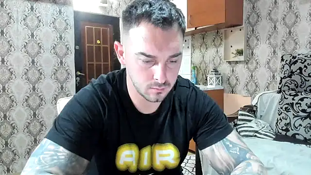 Snapshot of Jonmusclemaster chatting on December 2025 09:20:01 PM Jonmusclemaster online show from December 2025 09:20:01 PM