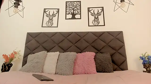 MikaelSlow online show from January 2025 04:25:01 AM