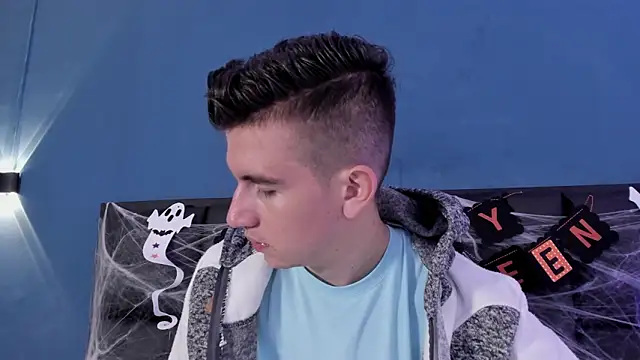 MikaelSlow online show from October 2025 04:01:02 AM