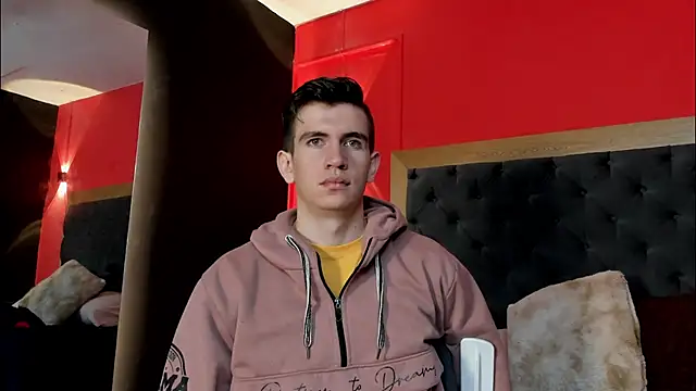 MikaelSlow online show from November 2025 08:32:01 PM