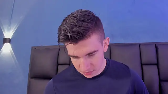 MikaelSlow online show from November 2025 04:33:02 AM