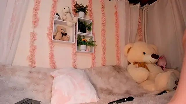 Idara and Edahi01 online show from April 2026 01:17:02 AM