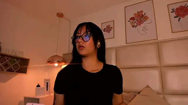 Snapshot of Aily_Yozuko chatting on February 2025 03:29:02 AM Aily Yozuko online show from February 2025 03:29:02 AM