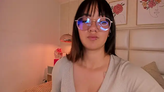 Snapshot of Aily_Yozuko chatting on August 2026 02:02:02 AM Aily Yozuko online show from August 2026 02:02:02 AM