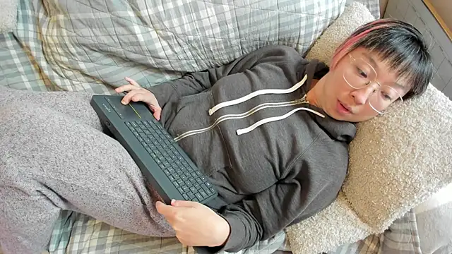 Snapshot of luxgray chatting on October 2025 06:31:02 PM luxgray online show from October 2025 06:31:02 PM