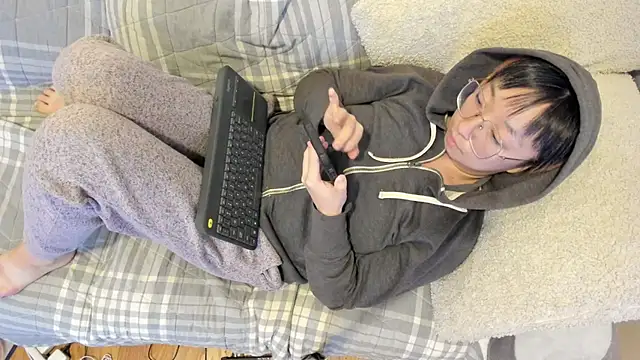 Snapshot of luxgray chatting on October 2025 01:06:01 AM luxgray online show from October 2025 01:06:01 AM