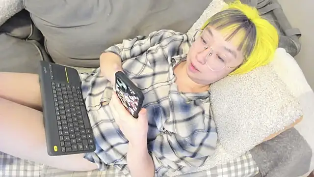 Snapshot of luxgray chatting on February 2026 11:47:02 PM luxgray online show from February 2026 11:47:02 PM