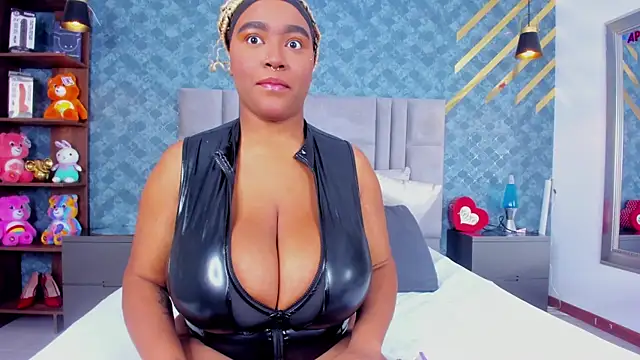 Snapshot of NiiaMoore chatting on March 2026 06:46:01 PM NiiaMoore online show from March 2026 06:46:01 PM