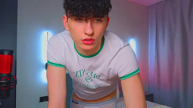 Snapshot of AmondCor chatting on October 2025 01:47:01 AM AmondCor online show from October 2025 01:47:01 AM