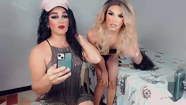 Snapshot of New_Dolls chatting on October 2025 11:43:01 PM New Dolls online show from October 2025 11:43:01 PM