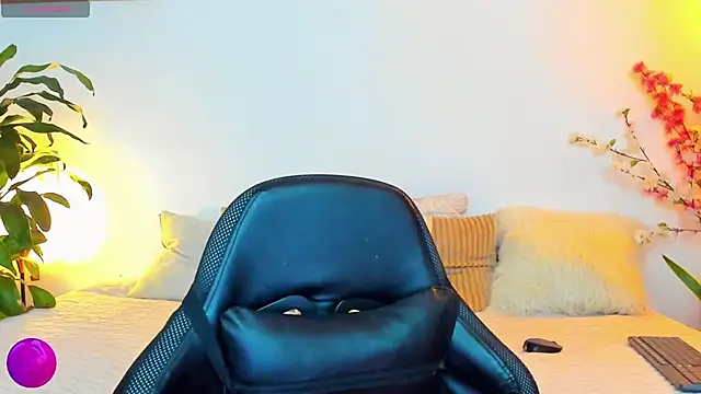 Snapshot of mike_blossom chatting on April 2026 02:17:02 PM mike blossom online show from April 2026 02:17:02 PM