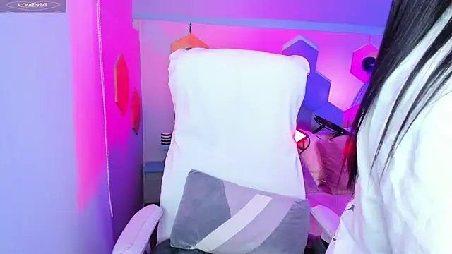 Snapshot of Hanna__Becker_ chatting on January 2025 06:56:01 AM Hanna Becker online show from January 2025 06:56:01 AM