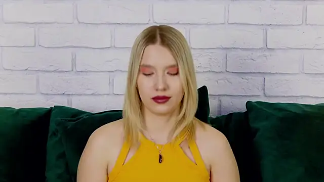 LiliLinn online show from January 2025 07:37:01 AM