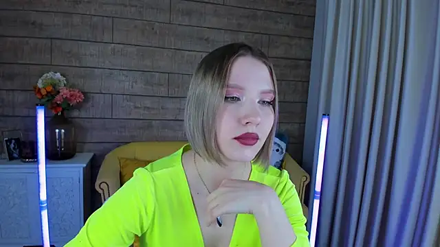 LiliLinn online show from January 2025 01:38:01 PM