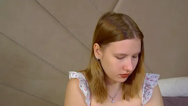 LiliLinn online show from June 2026 04:28:02 AM