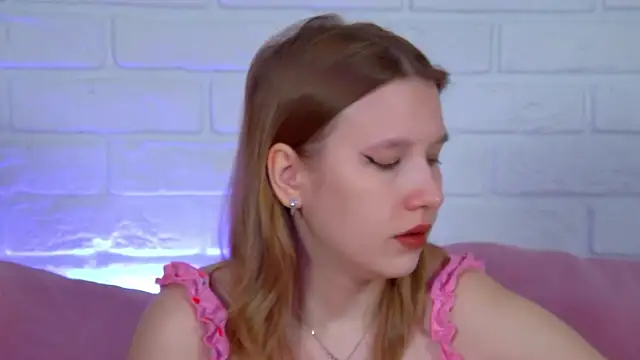 LiliLinn online show from June 2026 04:26:02 AM