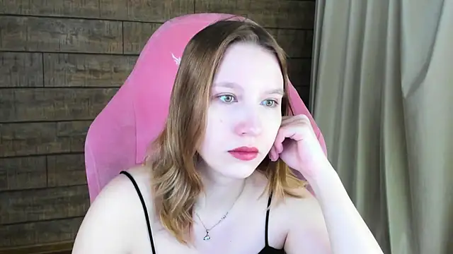 LiliLinn online show from June 2026 04:17:02 AM