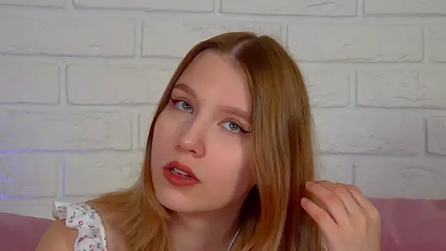 LiliLinn online show from June 2026 04:28:01 AM