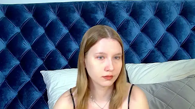 LiliLinn online show from July 2026 04:27:02 AM