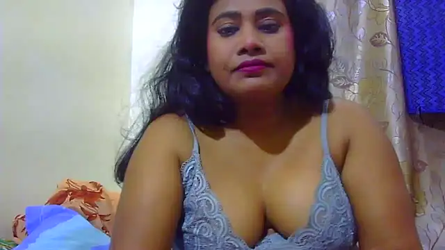 Snapshot of sexy_roma chatting on November 2025 03:47:01 PM sexy roma online show from November 2025 03:47:01 PM