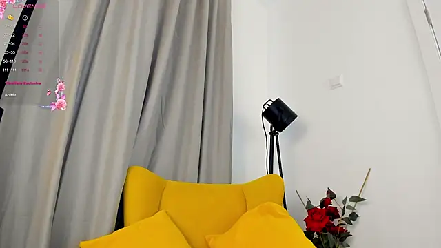 Snapshot of miissblonde chatting on November 2025 02:39:02 AM miissblonde online show from November 2025 02:39:02 AM